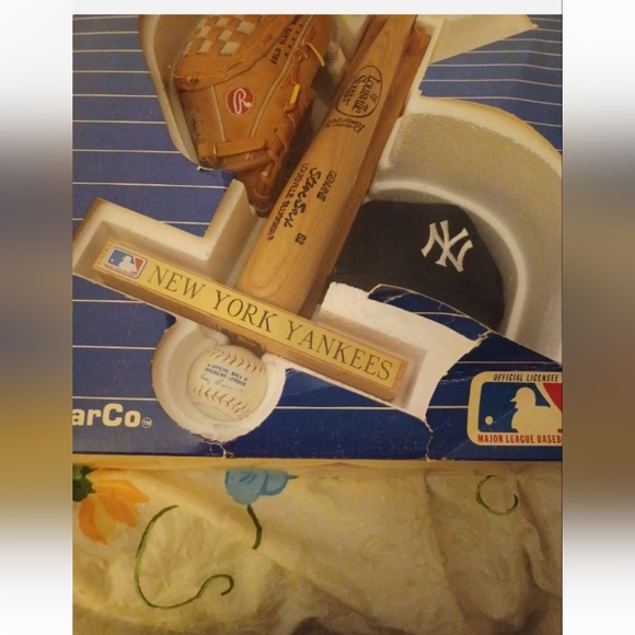 SHARCO AUTHENTIC MINIATURES BASEBALL EDITION - NEW YORK YANKEES - Picture 2 of 5